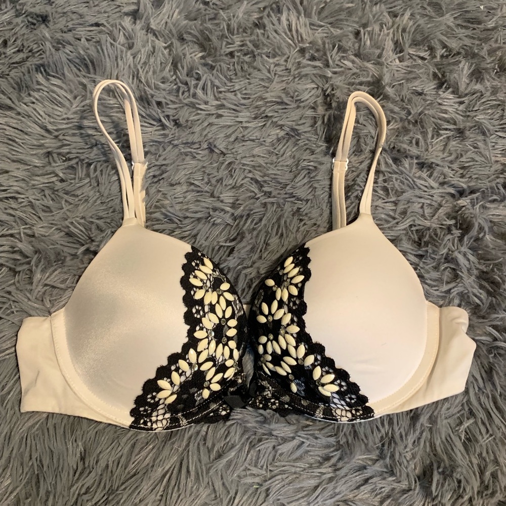Victoria Secret Bra (VS)